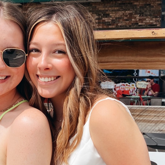 Meet your Posher, Daniela - Picture 1 of 1